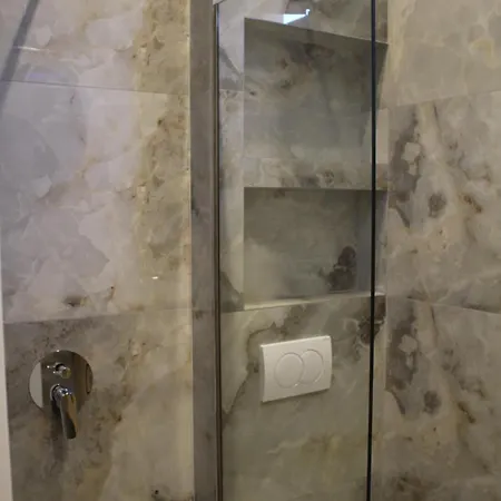 Lazari S 아파트호텔